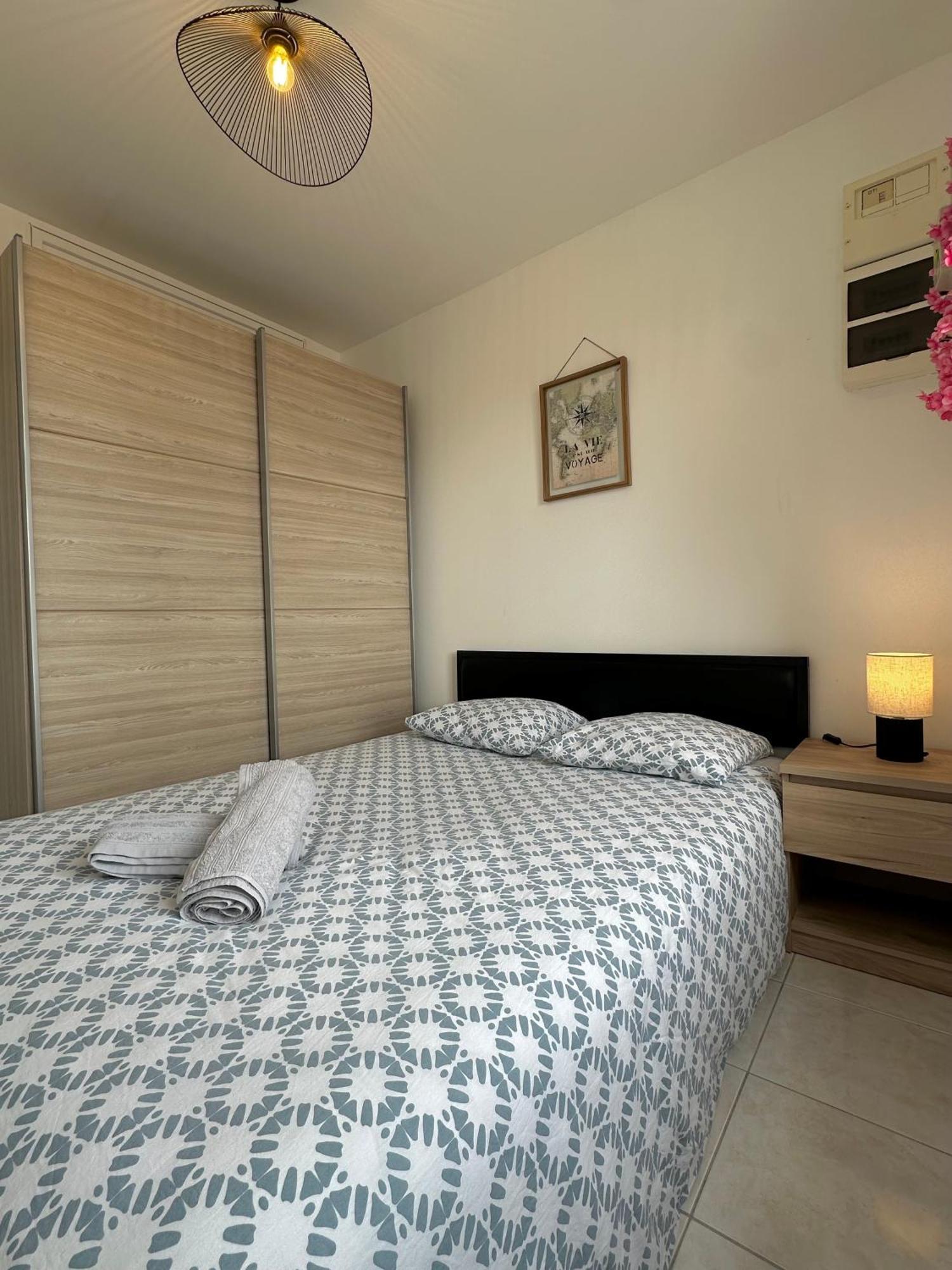 Appartement Cosy En Centre Ville Cholet Exterior foto